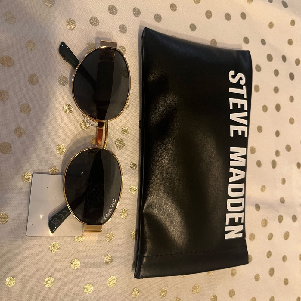 Steve Madden Gold Oval Sunglasses with Black Lenses New with Case - Picture 4 of 4